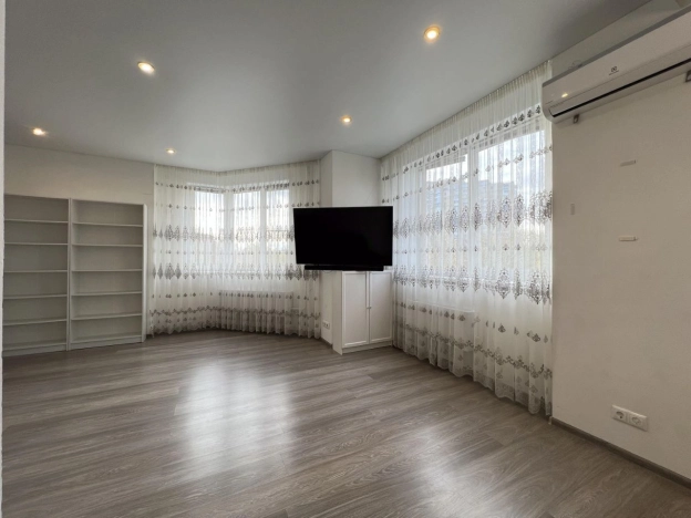 Купить трехкомнатную квартиру в Пушкине. Вариант № 8549199, 10, площадь -  квм, цена 17350000 рублей