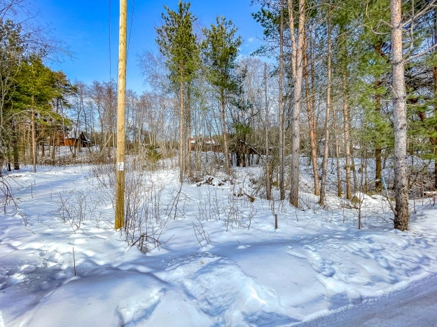 Купить земельный участок на улице Цветочная в Республике Карелия. Вариант № 987392, 14, площадь -  квм, цена 1850000 рублей