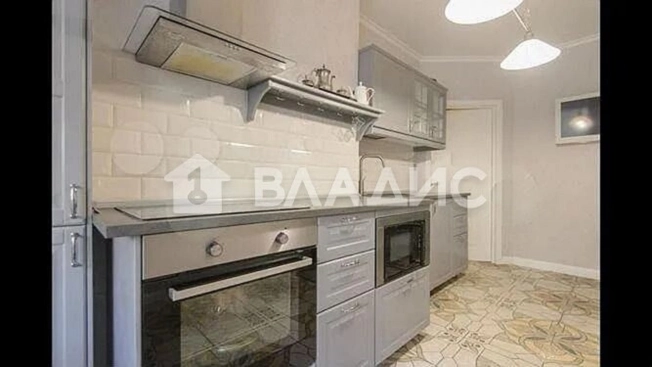 Купить трехкомнатную квартиру в Ростовской области. Вариант № 1795892, 11, площадь -  квм, цена 17200000 рублей