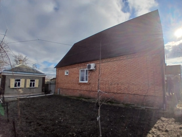 Купить дом на улице Чкалова в Краснодарском крае. Вариант № 24442, 0, площадь -  квм, цена 3900000 рублей