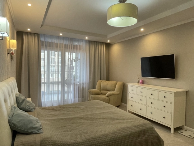 Купить трехкомнатную квартиру в районе Центральный в Калининграде. Вариант № 5957, 10, площадь -  квм, цена 13500000 рублей