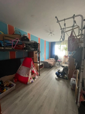 Купить четырехкомнатную квартиру у метро Парнас в Санкт-Петербурге. Вариант № 58782, 4, площадь -  квм, цена 17500000 рублей