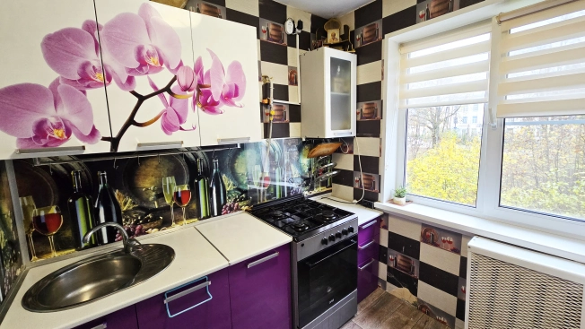 Купить трехкомнатную квартиру у метро Молодежная в Московской области. Вариант № 9981987, 0, площадь -  квм, цена 6370000 рублей