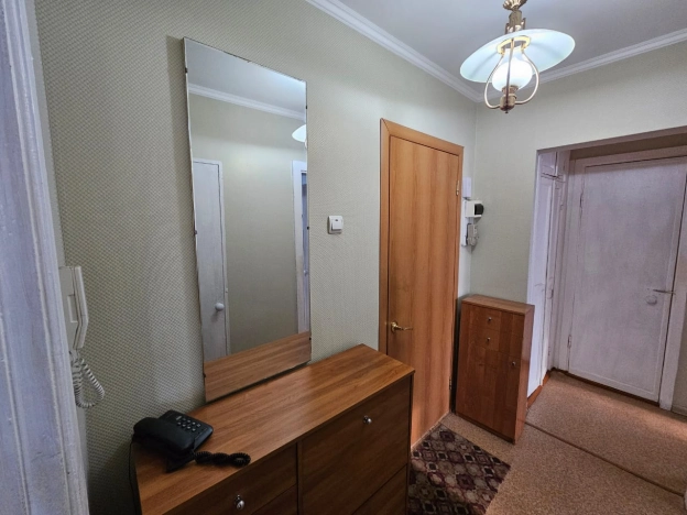 Купить трехкомнатную квартиру в Омске. Вариант № 4016198, 8, площадь -  квм, цена 5200000 рублей