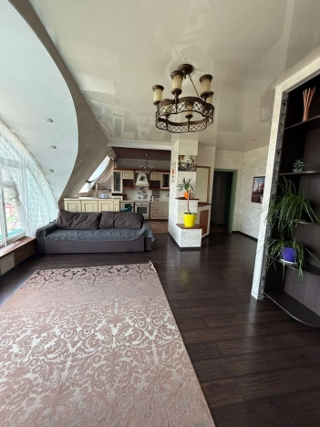 Купить трехкомнатную квартиру в районе Октябрьский в Улан-Удэ. Вариант № 7700780, 8, площадь - квм, цена 10500000 рублей