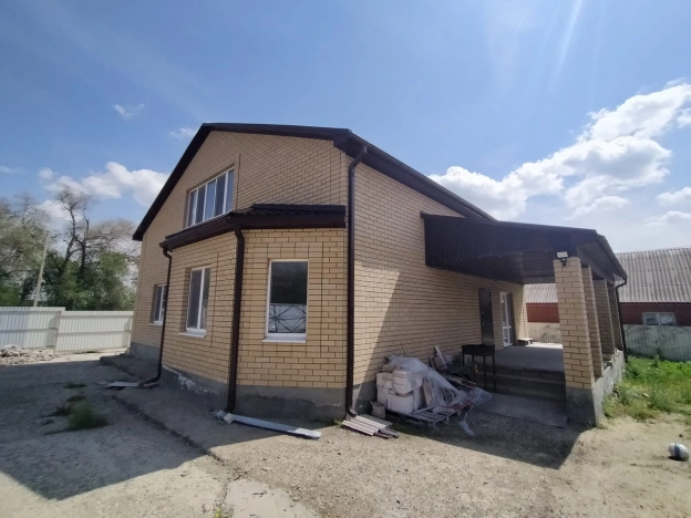 Купить дом на улице переулок Братьев Алехиных в Элисте. Вариант № 2026883, 3, площадь -  квм, цена 15200000 рублей