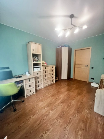 Купить трехкомнатную квартиру в Калуге. Вариант № 4882900, 2, площадь -  квм, цена 4000000 рублей