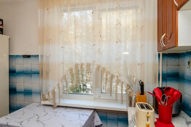 Купить трехкомнатную квартиру на улице Тесла в Новосибирской области. Вариант № 6949112, 9, площадь -  квм, цена 4190000 рублей