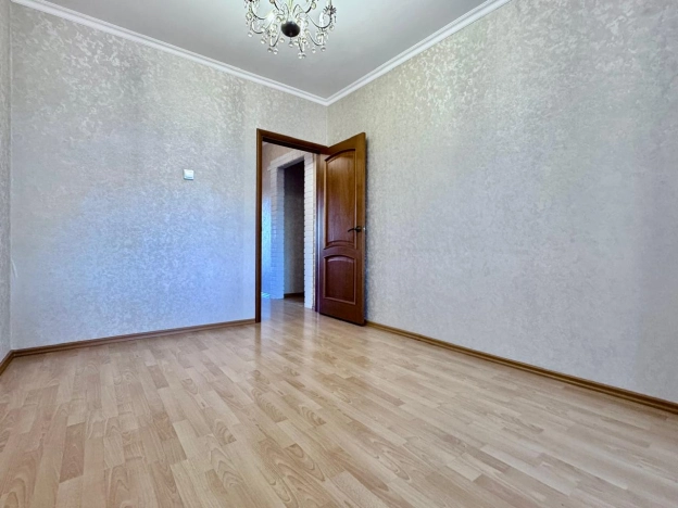 Купить трехкомнатную квартиру в Новосибирске. Вариант № 6152874, 13, площадь -  квм, цена 6600000 рублей