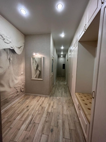 Купить трехкомнатную квартиру в Ростовской области. Вариант № 10238706, 2, площадь -  квм, цена 28000000 рублей