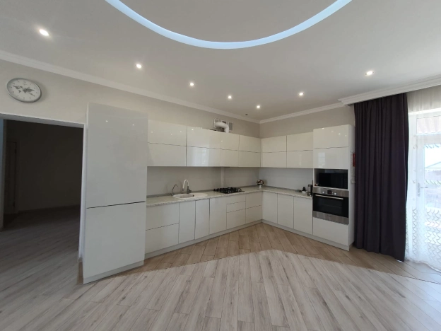 Купить дом на улице Калачинская в Элисте. Вариант № 6420, 8, площадь -  квм, цена 15000000 рублей