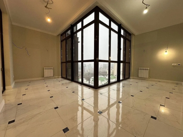 Купить трехкомнатную квартиру в районе Кировский в Ростове-на-Дону. Вариант № 35265, 14, площадь -  квм, цена 58000000 рублей