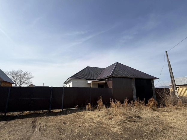 Купить дом на улице Кирова в Республике Бурятия. Вариант № 44637, 8, площадь -  квм, цена 4950000 рублей