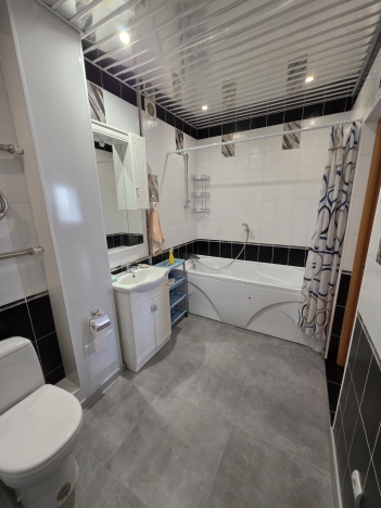 Снять квартиру в Тобольске. Вариант № 7272915, 11, площадь -  квм, цена 65000 рублей