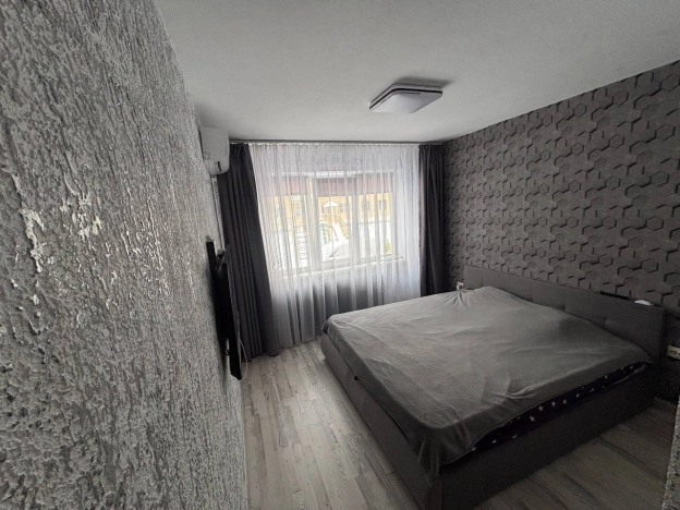 Купить квартиру на улице Петухова в Новосибирске. Вариант № 10584548, 4, площадь -  квм, цена 4000000 рублей