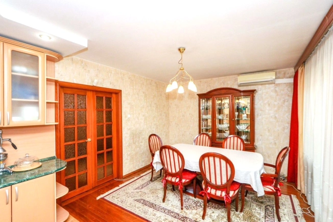 Купить трехкомнатную квартиру в Иркутске. Вариант № 9195640, 19, площадь -  квм, цена 16000000 рублей