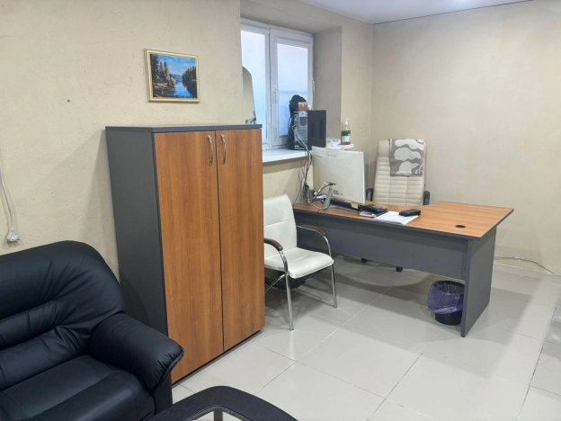 Купить коммерческую недвижимость в Элисте. Вариант № 19334, 4, площадь -  квм, цена 6000000 рублей