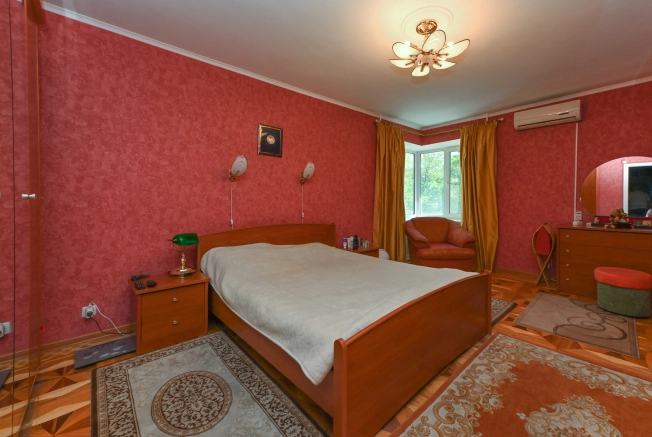 Купить четырехкомнатную квартиру в районе Кировский в Ростове-на-Дону. Вариант № 237697, 3, площадь -  квм, цена 17800000 рублей