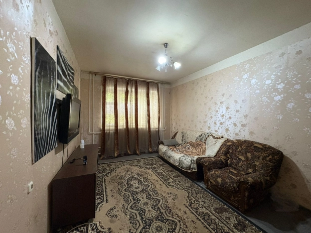 Купить однокомнатную квартиру в районе Дзержинский в Волгограде. Вариант № 6827168, 3, площадь -  квм, цена 3400000 рублей