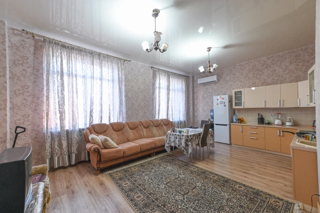 Купить трехкомнатную квартиру в Ростовской области. Вариант № 2897338, 1, площадь -  квм, цена 18400000 рублей