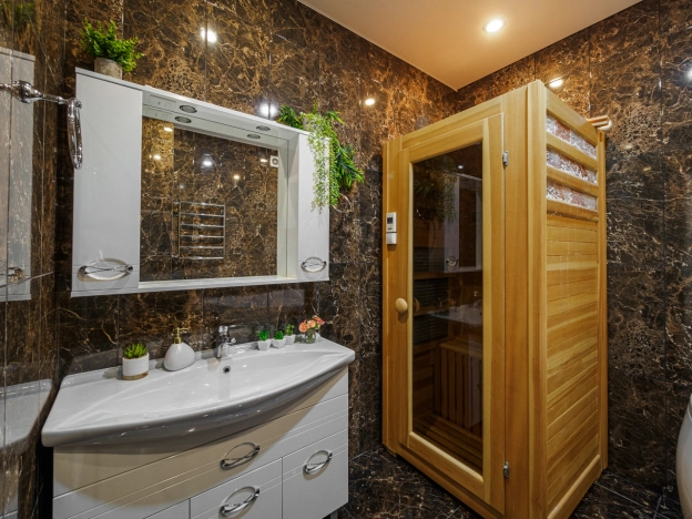 Купить трехкомнатную квартиру в Омске. Вариант № 203416, 18, площадь -  квм, цена 21000000 рублей