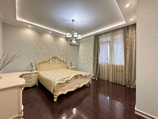 Купить трехкомнатную квартиру на вторичке в Микрорайоне 7А, район Северный в Москве. Вариант № 9840491, 3, площадь -  квм, цена 33999999 рублей