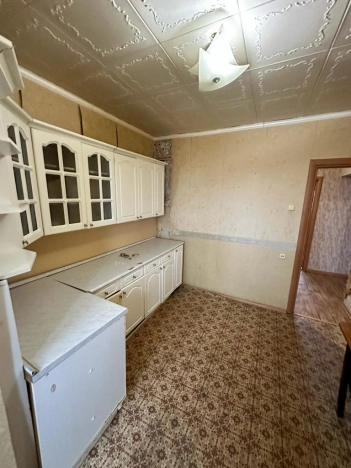 Купить трехкомнатную квартиру на вторичке в Микрорайоне 8-й, Элиста в Элисте. Вариант № 14355, 7, площадь -  квм, цена 4500000 рублей