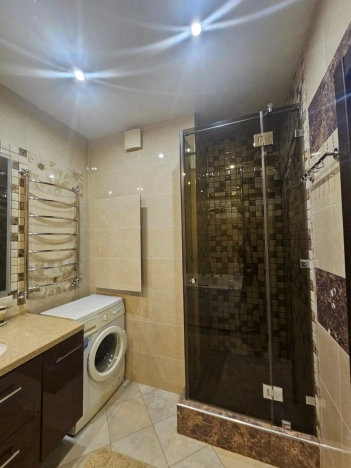 Купить трехкомнатную квартиру на улице Профсоюзная в Москве. Вариант № 10608856, 27, площадь -  квм, цена 22000000 рублей