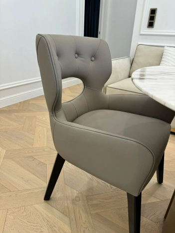 Купить двухкомнатную квартиру на вторичке у метро Молодежная в Москве. Вариант № 53318, 2, площадь -  квм, цена 44800000 рублей