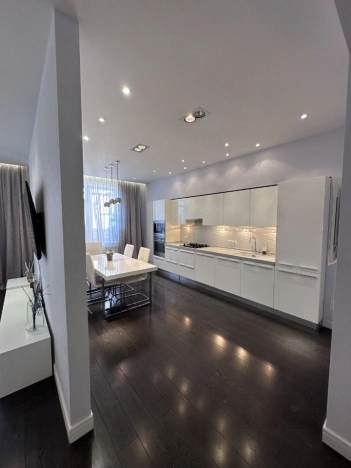 Купить трехкомнатную квартиру в Ростовской области. Вариант № 8428443, 1, площадь -  квм, цена 23000000 рублей