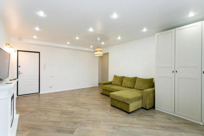 Купить трехкомнатную квартиру в Новосибирске. Вариант № 9639629, 6, площадь -  квм, цена 6500000 рублей