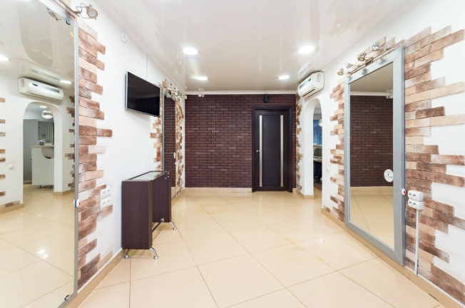 Снять коммерческую недвижимость в Тобольске. Вариант № 5492, 12, площадь -  квм, цена 150000 рублей