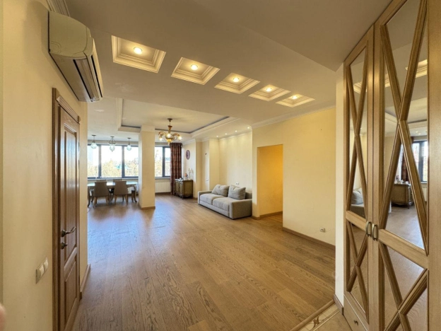 Купить квартиру в Москве. Вариант № 9944975, 8, площадь -  квм, цена 59500000 рублей