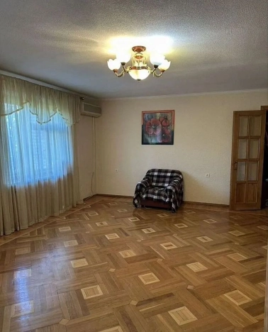 Купить трехкомнатную квартиру в Ростовской области. Вариант № 6809408, 5, площадь -  квм, цена 8300000 рублей