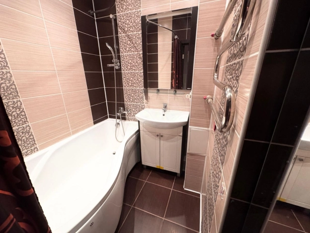 Купить квартиру в районе Заводский в Кемерове. Вариант № 1993960, 15, площадь -  квм, цена 8800000 рублей