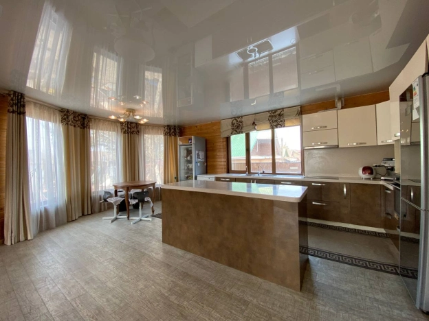 Купить дом на улице Садовая в Приморском крае. Вариант № 11065, 11, площадь -  квм, цена 15500000 рублей