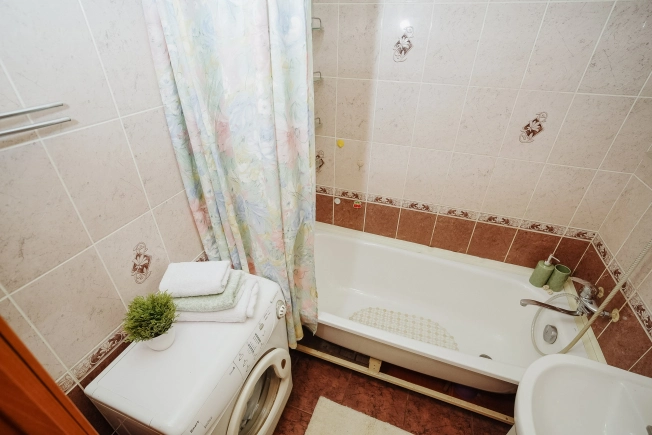 Купить однокомнатную квартиру в Омске. Вариант № 8000189, 17, площадь -  квм, цена 5500000 рублей