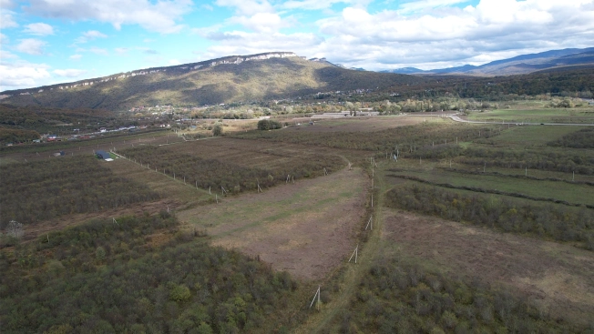 Купить земельный участок на улице Заречная в Республике Адыгея (адыгея). Вариант № 10499414, 7, площадь -  квм, цена 35000000 рублей