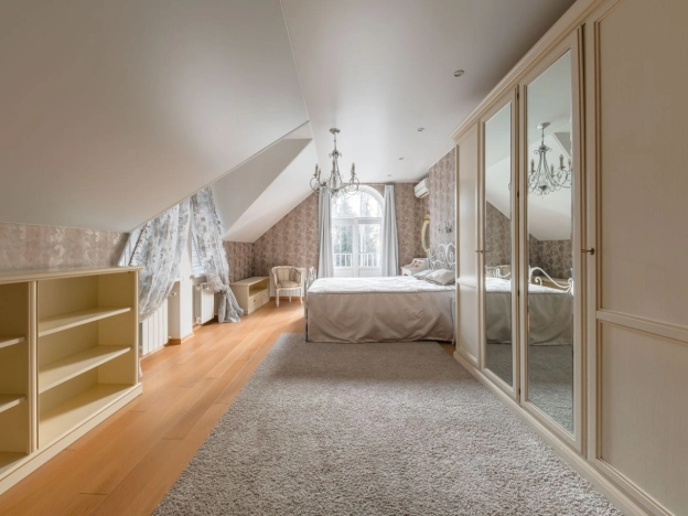 Купить дом в районе Выборгский в Санкт-Петербурге. Вариант № 23826, 14, площадь -  квм, цена 55000000 рублей