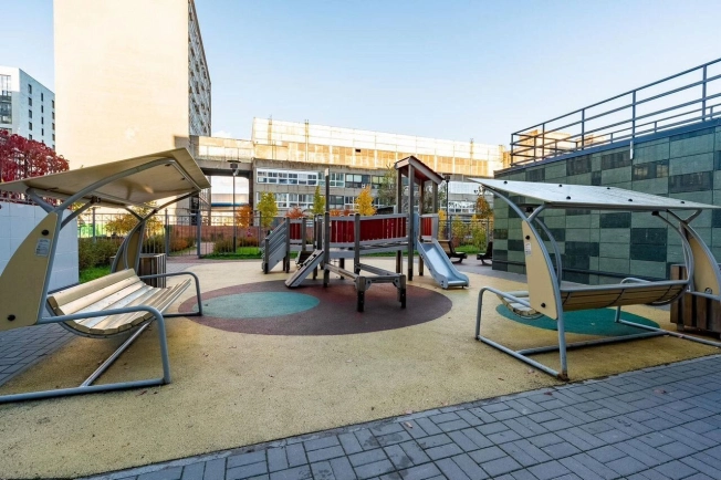 Купить двухкомнатную квартиру в районе Василеостровский в Санкт-Петербурге. Вариант № 9624169, 33, площадь -  квм, цена 33000000 рублей