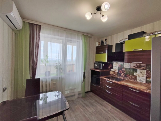 Купить однокомнатную квартиру на улице 9 Января в Воронеже. Вариант № 35551, 10, площадь -  квм, цена 4300000 рублей