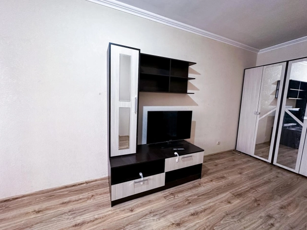 Купить однокомнатную квартиру на улице Евгении Жигуленко в Краснодаре. Вариант № 7713157, 1, площадь -  квм, цена 4200000 рублей