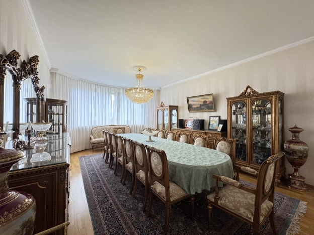 Купить четырехкомнатную квартиру в ЮЗАО в Москве. Вариант № 555442, 23, площадь -  квм, цена 218700000 рублей