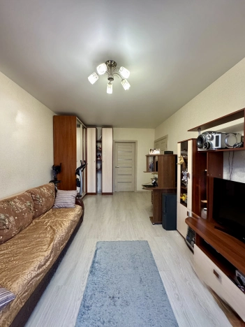 Купить трехкомнатную квартиру на улице Саларьевская в Москве. Вариант № 10597374, 13, площадь - квм, цена 19000000 рублей