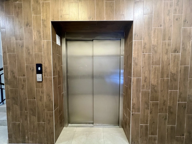 Купить однокомнатную квартиру на улице Коммунистическая в Калининграде. Вариант № 8132, 18, площадь -  квм, цена 4950000 рублей