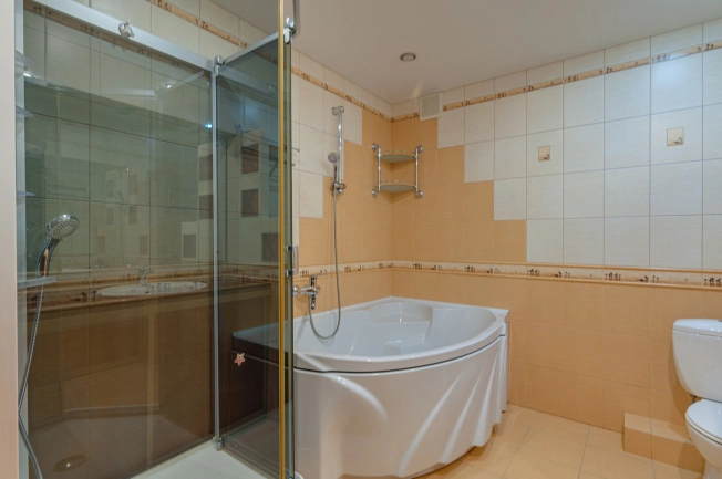 Купить четырехкомнатную квартиру в Вологде. Вариант № 53857, 23, площадь -  квм, цена 16900000 рублей