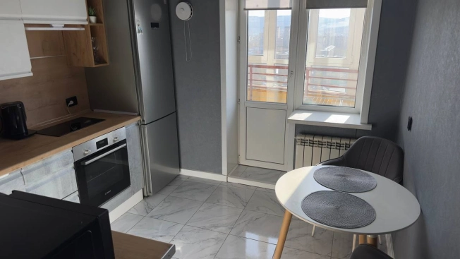 Купить однокомнатную квартиру на улице Строителей в Чите. Вариант № 7199486, 12, площадь -  квм, цена 8200000 рублей