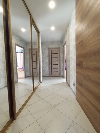 Купить трехкомнатную квартиру в районе Калининский в Новосибирске. Вариант № 6143137, 10, площадь -  квм, цена 8050000 рублей