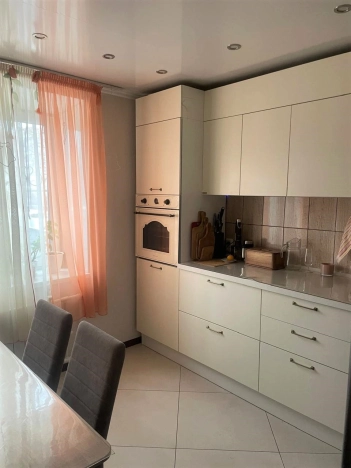 Купить трехкомнатную квартиру в Кузнецке. Вариант № 24672, 14, площадь -  квм, цена 7100000 рублей