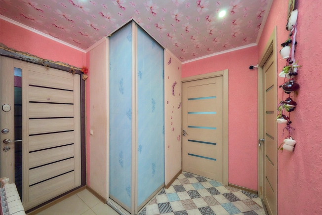 Купить трехкомнатную квартиру в Рязанской области. Вариант № 8892567, 10, площадь -  квм, цена 3100000 рублей